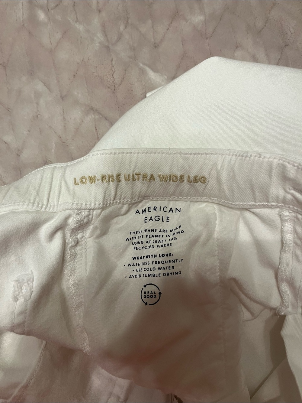 American Eagle White High-Rise Wide Leg Jeans with Gold Logo